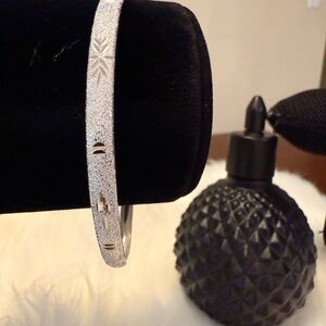 G5 Elegant Silver Diamond Cut Bangle Bracelet